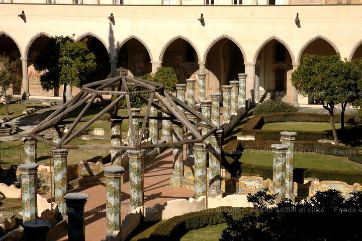 Napoli. Santa Chiara: chiostro maiolicato - FEC / Fondo ...